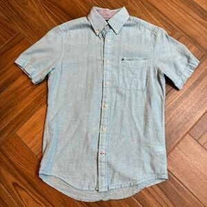 Tommy Hilfiger light blue casual dress shirt short sleeves